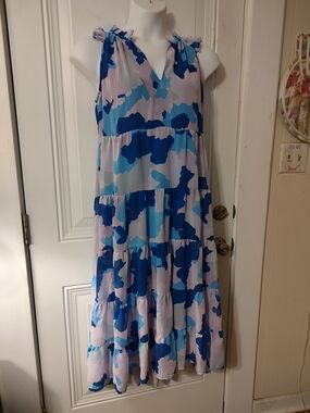Sleeveless Tiered Midi Dress in Blue Abstract Print